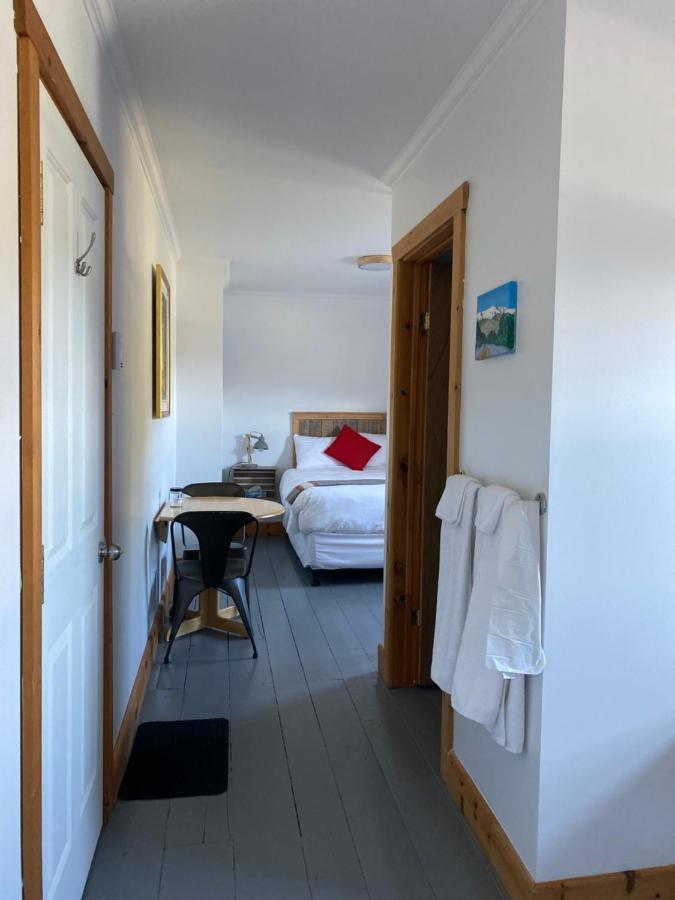 Auberge L'Amarre Mont-Louis Exteriör bild